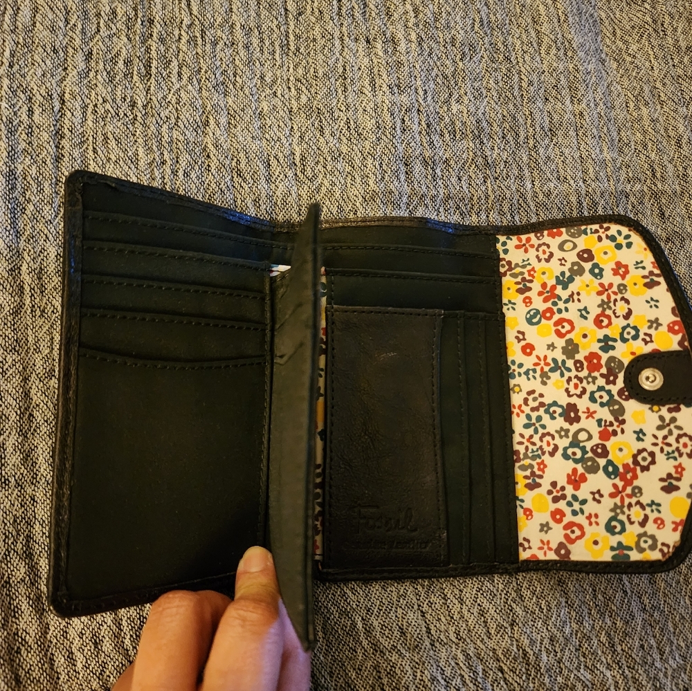 Fossil Tri-Fold Wallet - image 3